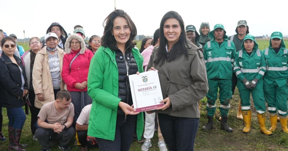 Adriana Soto, secretaria de Ambiente, recibe predio de reserva Thomas van der Hammen