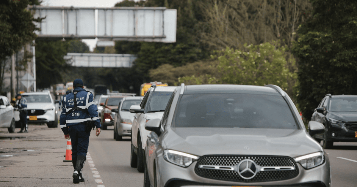 Imagen de vehículos en carretera