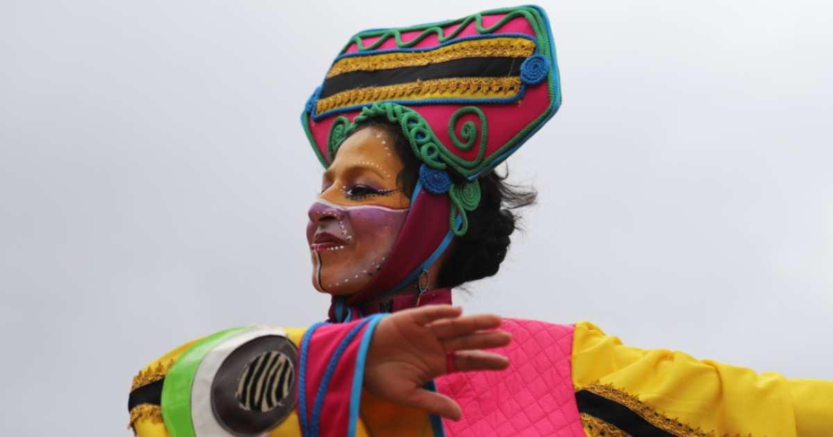 Foto que muestra una persona bailando
