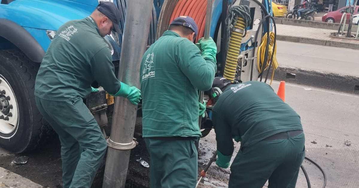 Trabajadores del Acueducto de Bogotá.