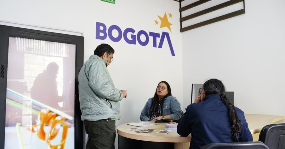Foto del nuevo Centro de Desarrollo Turístico y punto orientación al turista junto frente a la Plaza de Bolívar.