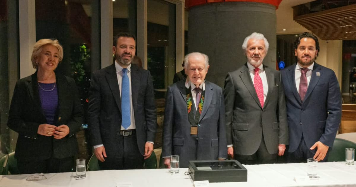Foto del homenaje a Luis Carlos Sarmiento Angulo en Bogotá.