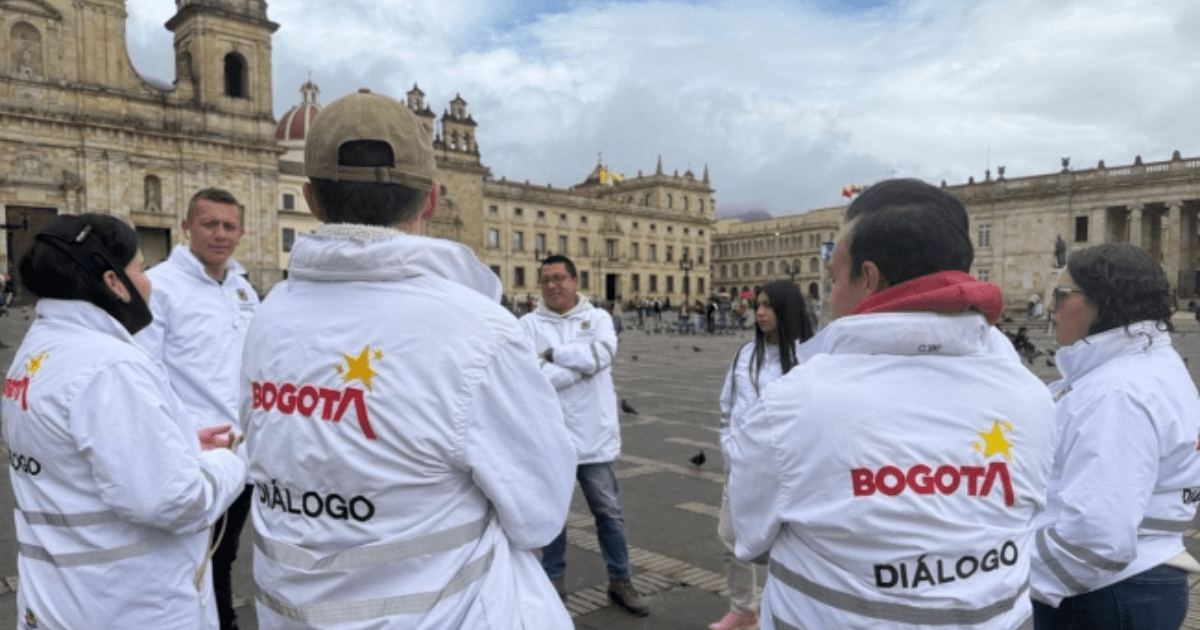 Gestores y gestoras de Diálogo Social reunidos en la Plaza de Bolívar.