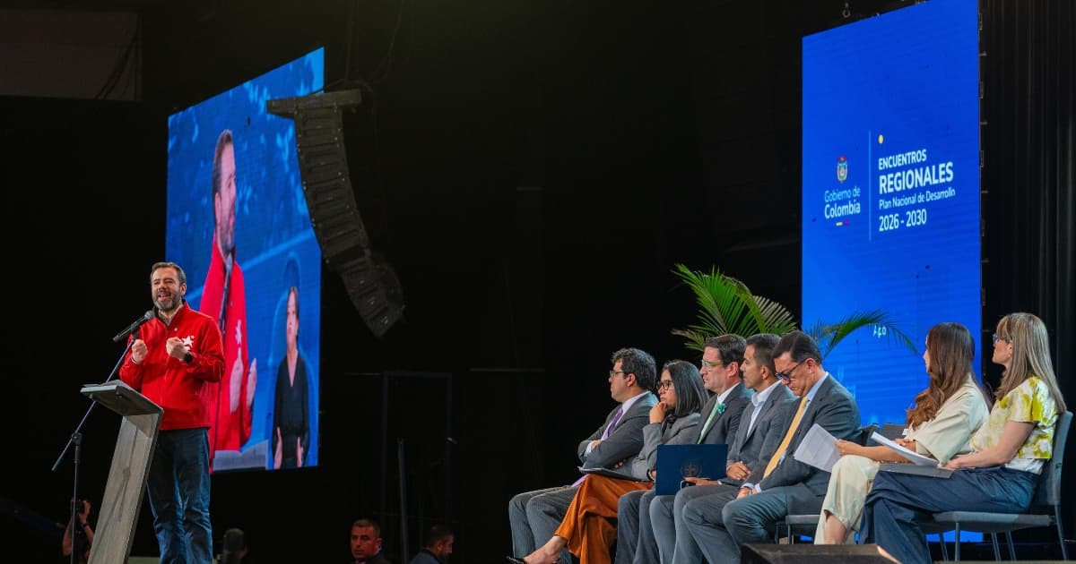 Foto de la asistencia del alcalde Carlos Fernando Galán al Encuentro Regional para la Construcción del Plan Nacional de Desarrollo 2026-2030.