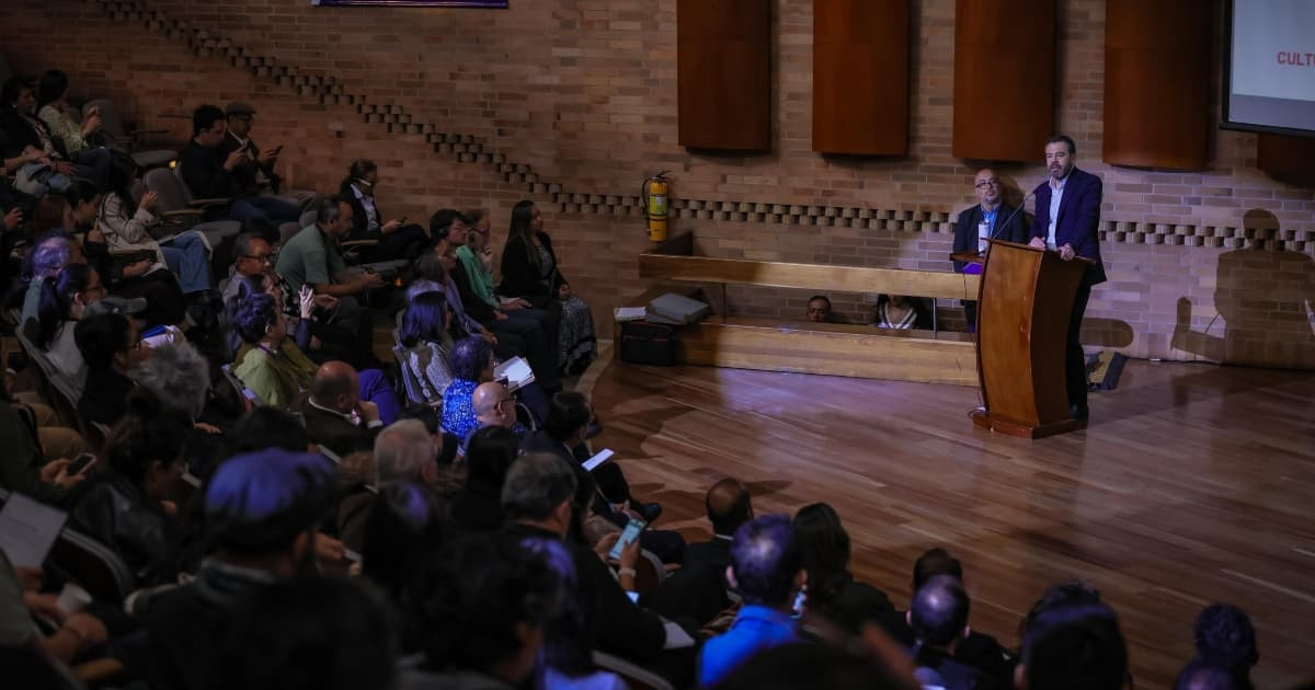 Foto de la participación del alcalde Carlos Fernando Galán durante la apertura del Seminario Internacional 'Cultura, cognición y cambio social'.
