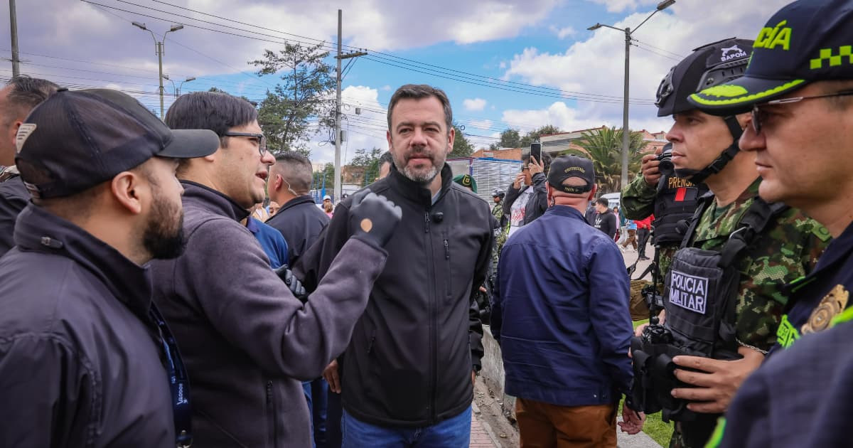 Foto del operativo de recuperación del parque Bellavista de Kennedy en Bogotá.