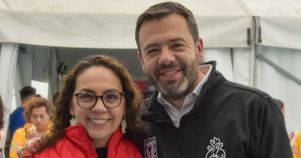 Alcalde Mayor de Bogotá Carlos Fernando Galán junto a la nueva secretaria Distrital de Integración Social, Juliana Sánchez