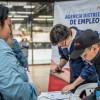 Foto de bogotanos y bogotanas accediendo a servicios de la Agencia Distrital de Empleo.