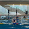 Imagen de personas en práctica de natación en piscina de CEFE Chapinero
