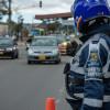 Imagen de un agente de tránsito en una calle de Bogotá