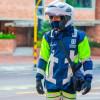 Foto de un agente de tránsito en una vía de Bogotá