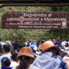 Imagen de personas subiendo el sendero de monserrate