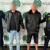 En la foto los dos recapturados junto con los dos policías en Bogotá 