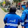 Foto de gestores sociales del IPES recorriendo las calles de Bogotá.