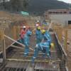 Foto que muestra personas del Acueducto trabajando 