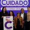 Seis personas en la inaguración de la Manzana del Cuidado