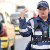 Foto de una agente de trásnito en una vía de Bogotá
