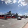 Foto de un bus de TransMilenio en una vía de Bogotá