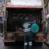 Foto de un camión recolector de basuras en Bogotá.