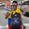 Imagen de José Mauricio González con su medalla de oro de la Media Maratón de Miami