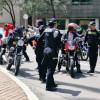 Uniformados de la Policía llevando a cabo el plan de requisa a motocicletas