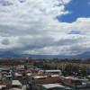 Imagen panorámica de la ciudad de Bogotá donde se aprecia un día soleado.