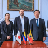 Imagen del alcalde Galán junto a representantes de Japón