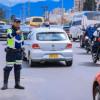 Foto de agentes de tránsito en una vía de Bogotá 