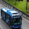 Foto de un bus de TransMilenio en una vía de Bogotá