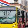 Foto de un bus de TransMilenio en una vía de Bogotá