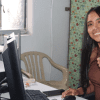 Imagen de Juana al frente de un computador