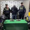 Captura de joven de 22 años, con las dos motos a cada lado