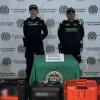 Policías con mercancía recuperada