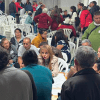 Imagen de varias personas dialogando en un taller