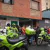 Uniformados de la Policía de Bogotá junto a funcionarios del Distrito, en operativo de seguridad. 