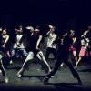 Imagen de un grupo de jovenes bailando lo que parece danza urbana.
