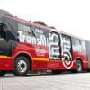 Foto de un bus de TransMilenio en una vía de Bogotá