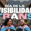Foto de dos personas Trans caminando por las calles de Bogotá.