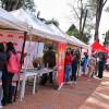 Foto de bogotanos y bogotanas durante una feria de empleo.