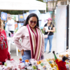 Foto de una ciudadana en una feria 