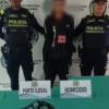 Persona capturada con dos policías