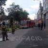Foto de hombres del Cuerpo Oficial de Bomberos de Bogotá en atención de la emergencia.