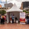 Foto de bogotanos y bogotanas accediendo a servicios de la Unidad Móvil de la Agencia Distrital de Empleo.