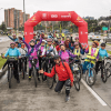 Imagen de la comunidad disfrutando el nuevo tramo de la ciclovía en Bogotá.