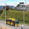 Foto de un bus de TransMilenio en una vía de Bogotá.