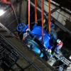 Foto que muestra trabajadores del Acueducto de Bogotá instalando la válvula 