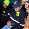 Imagen de rescatistas de Bomberos de Bogotá viendo un mapa en un ipad