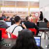 Foto de personas beneficiadas con cursos gratis en Puntos Vive Digital del IPES en Bogotá.