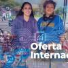Foto de dos jóvenes en una feria de emprendimiento en Bogotá.