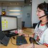 Foto de una mujer frente a un computador en su jornada laboral, en una empresa en Bogotá.